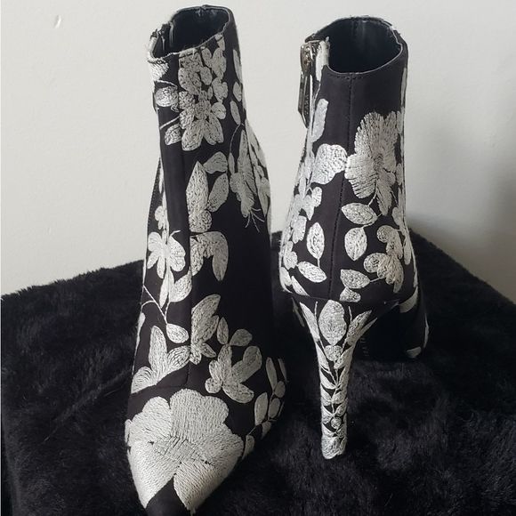 🌟HOSTPICK🌟Zara Floral Black&White High Heels - Picture 4 of 9